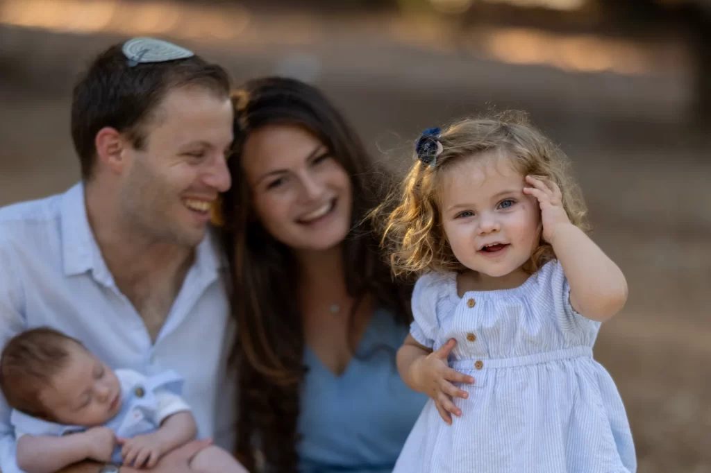 זיכרונות שנשארים לתמיד – החוויה מאחורי צילום המשפחה שלכם